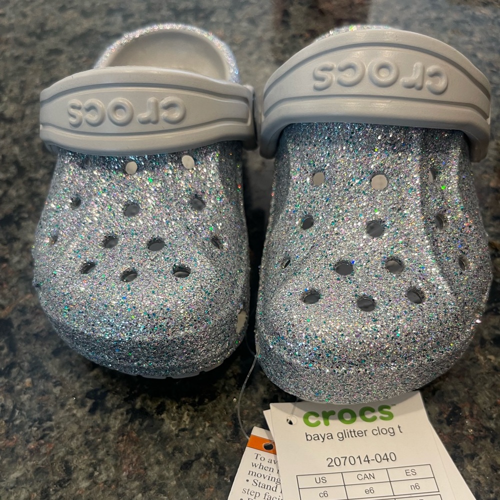 NWT toddler croc size 6